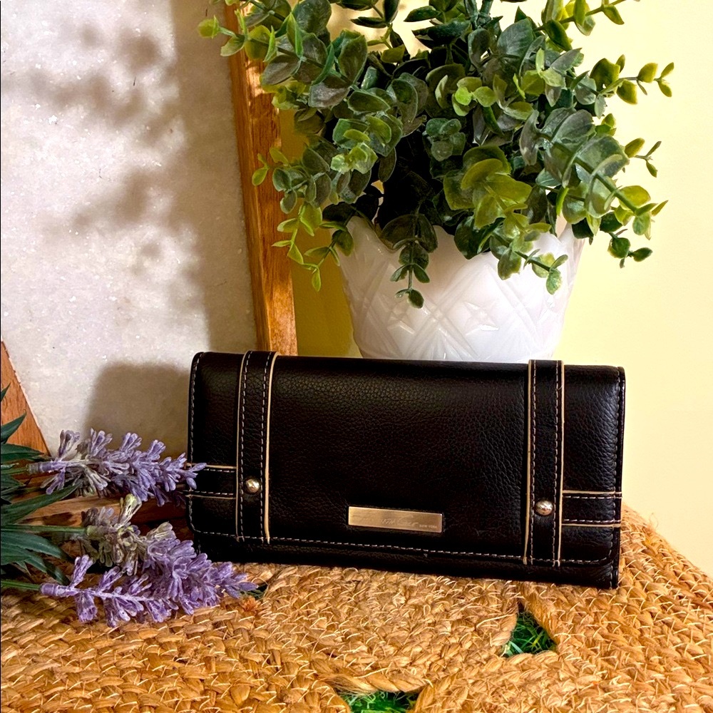 Kenneth Cole Black Leather Trifold Wallet with Metal Accent